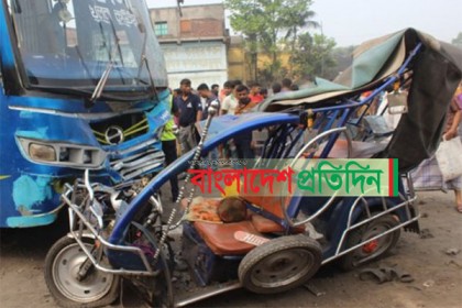 অভয়নগরে বাস-ইজিবাইক সংঘর্ষে নিহত ২, আহত ৫