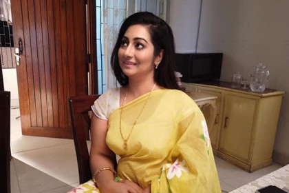 আদালতে তোলা হয়েছে অভিনেত্রী রোমানা স্বর্ণাকে 

