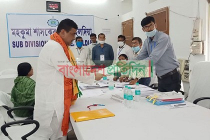 পশ্চিমবঙ্গ নির্বাচন: নন্দীগ্রাম কেন্দ্রে মনোনয়ন পত্র জমা দিলেন শুভেন্দু 