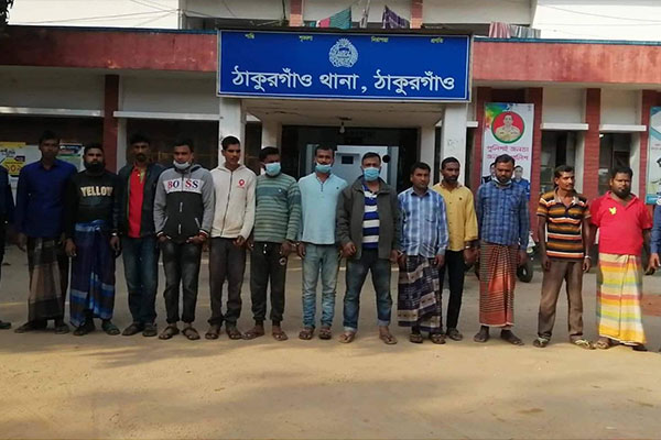 ঠাকুরগাঁওয়ে ১৩ পলাতক আসামি গ্রেফতার