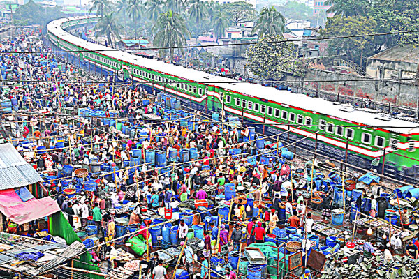 কোথাও স্বাস্থ্যবিধির বালাই নেই