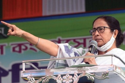 হুইলচেয়ারে করে প্রচারে নামছেন মুখ্যমন্ত্রী মমতা
