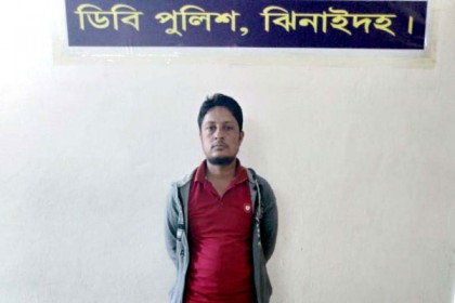 ঝিনাইদহে সাড়ে ১৪ কেজি রূপাসহ যুবক গ্রেফতার

