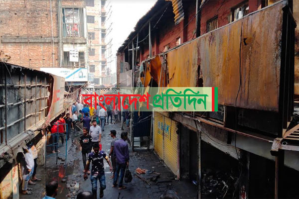কুমিল্লায় মার্কেটে আগুন, ২৮ দোকান পুড়ে ছাই