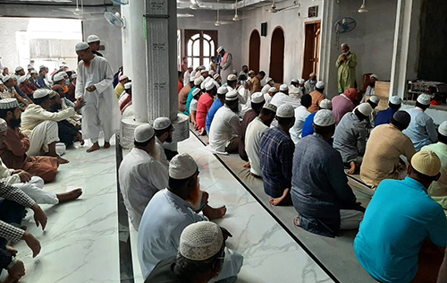 সচেতনতা বাড়াতে ব্যতিক্রমী প্রচারণায় পুলিশ