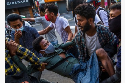 গুলি গাল দিয়ে ঢুকে ঘাড় দিয়ে বের হয়...