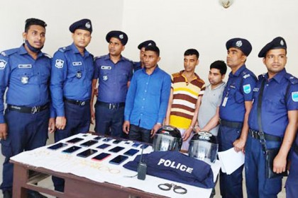 ভুয়া পুলিশ সেজে ছিনতাই!