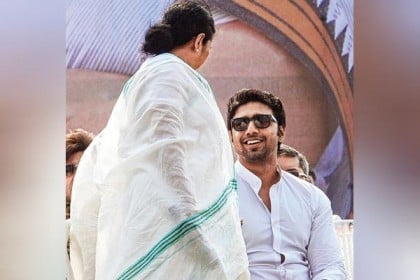 গুঞ্জন উড়িয়ে দেব বললেন, ‌‌‘বাংলায় আবার দিদিই আসবেন’