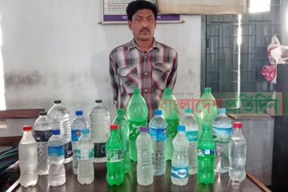 কালীগঞ্জে চোলাই মদসহ যুবক আটক