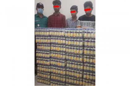 সিলেটে বিপুল পরিমাণ ভারতীয় পণ্য উদ্ধার, আটক ৪


