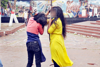 টিকটকার ২ কিশোরীর চুলোচুলির ভিডিও ভাইরাল