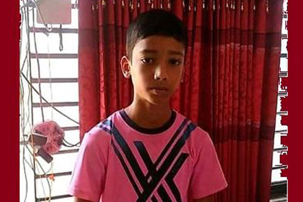 প্রাণে বাঁচলো লিফটে আটক কিশোর