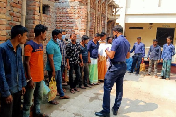 ডিবি পুলিশের পরিচয়ে চোরাই মাল বিক্রি, আটক ১০
