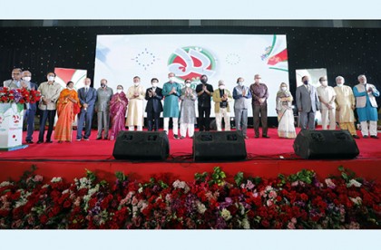 বাংলাদেশ প্রতিদিনের একযুগে পদার্পণ উপলক্ষে গুণীজন সম্মাননা
