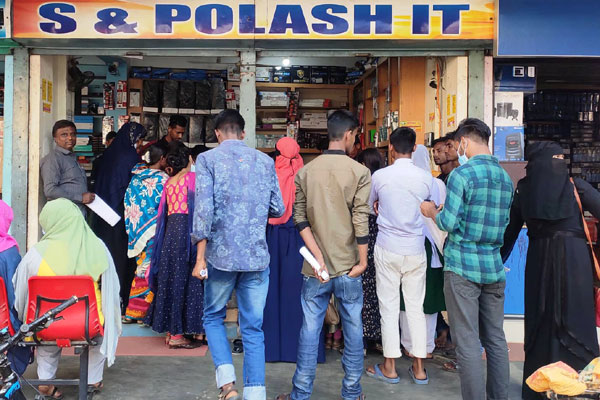গুজবের ভিত্তিতে শিক্ষার্থীদের সাহায্য আবেদনের হিরিক!