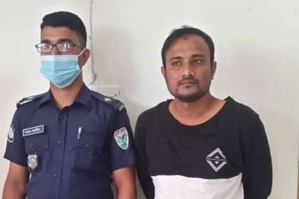 টেকনাফে ভুয়া পুলিশ কর্মকর্তা আটক