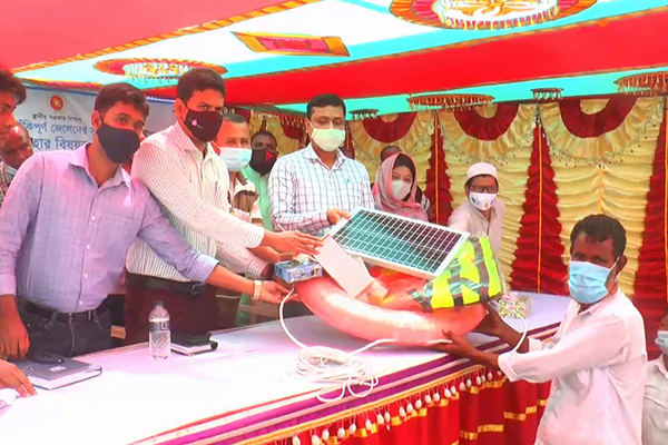 ভোলায় জেলেদের সুরক্ষা সামগ্রী প্রদান