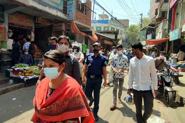 রাঙামাটিতে মাস্ক পরিধান নিশ্চিতে প্রশাসনের অভিযান