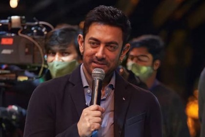 ‘‌ভণ্ডামি’ বলে আমির খানের সোশ্যাল মিডিয়া ত্যাগ!