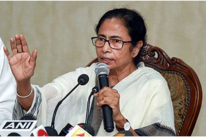 আমায় গুলি লাগা থেকে বাঁচিয়েছিল মুসলিম ছেলে: মমতা


