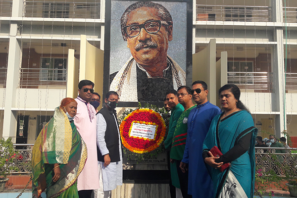 বঙ্গবন্ধুর জন্মদিনে গোপালগঞ্জ পৌর মেয়রের শ্রদ্ধা