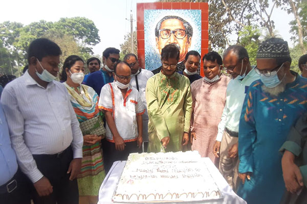 বঙ্গবন্ধু বাঙালির আত্মপরিচয়ের সন্ধান দিয়েছেন: উপাচার্য ড. সামসুদ্দিন 

