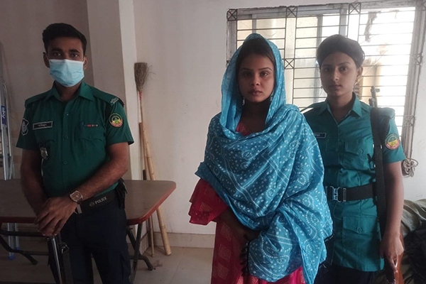 টঙ্গীতে পিস্তলসহ নারী আটক