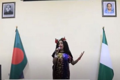 নাইজেরিয়ার শিল্পীর কণ্ঠে ‘যদি রাত পোহালে শোনা যেত বঙ্গবন্ধু মরে নাই’ (ভিডিও)