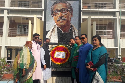 বঙ্গবন্ধুর জন্মদিনে গোপালগঞ্জ পৌর মেয়রের শ্রদ্ধা