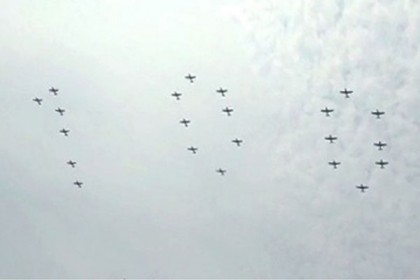 বঙ্গবন্ধুর জন্মশতবার্ষিকীতে আকাশে ‘১০০’ আঁকল বিমান বাহিনী