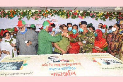 কেক কেটে বঙ্গবন্ধুর জন্মশতবার্ষিকী পালন ওসমানী হাসপাতাল বিএনএ’র