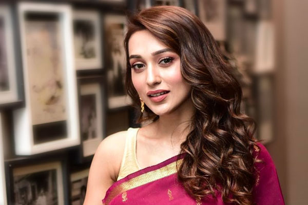 ভোটে জিতেই আঘাতের প্রতিশোধ নেব: মিমি চক্রবর্তী