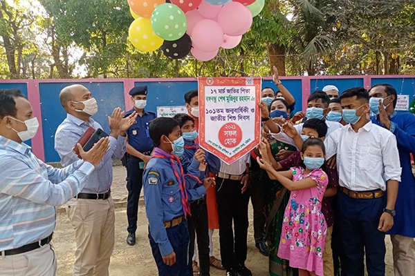 শেখ রাসেল শিশু প্রশিক্ষণ ও পুনর্বাসন কেন্দ্রে 'আলোকবর্তিকা' উন্মোচন