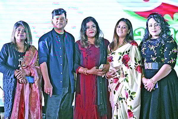 বাংলাদেশ প্রতিদিন তারকামেলা