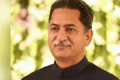 পাকিস্তানের ঘাড়ে অযোগ্য ব্যক্তিদের চাপিয়ে দেওয়া হয়েছে: জাভেদ লতিফ