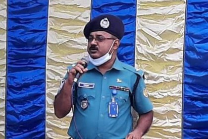 জাতীয় অনুষ্ঠানে ড্রেসকোড ভাঙায় ওসি প্রত্যাহার