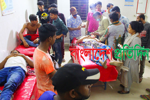 পিরোজপুরে আওয়ামী লীগ মনোনীত চেয়ারম্যান প্রার্থীর ৩ সমর্থককে কুপিয়ে জখম