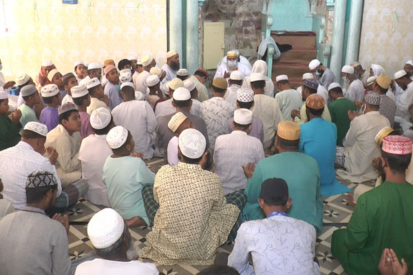 বঙ্গবন্ধুর জন্মশতবার্ষিকী উপলক্ষে বরিশালে 
বিভিন্ন মসজিদে দোয়া
