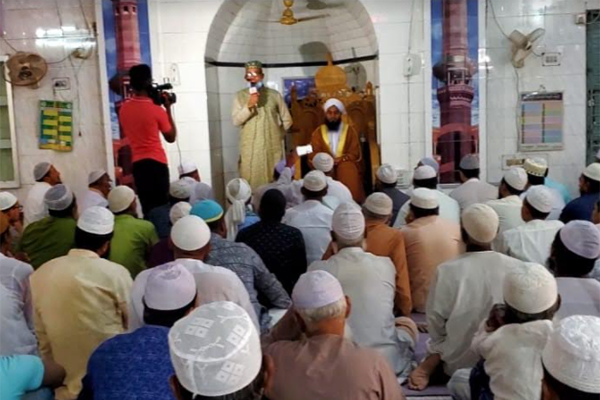 সিদ্ধিরগঞ্জে সচেতনতায় মসজিদে মসজিদে পুলিশের ছুটে চলা  