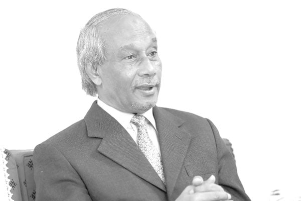 রাজনীতি এখন ব্যবসায়ী আমলাদের পকেটে