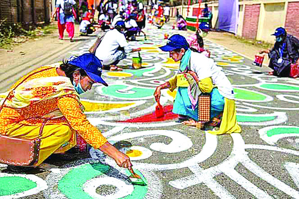 ১০ কিমি জুড়ে আলপনা