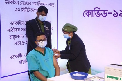 ঢাকায় টিকা নিয়েছেন সাড়ে ৭ লাখের বেশি মানুষ, সারাদেশে কত?