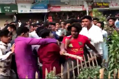 রাজশাহীতে আনন্দ মিছিলে ছাত্রলীগের দুই গ্রুপের হাতাহাতি

