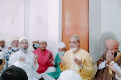 বঙ্গবন্ধু জন্য কুমিল্লা নগরীর বিভিন্ন মসজিদে দোয়া