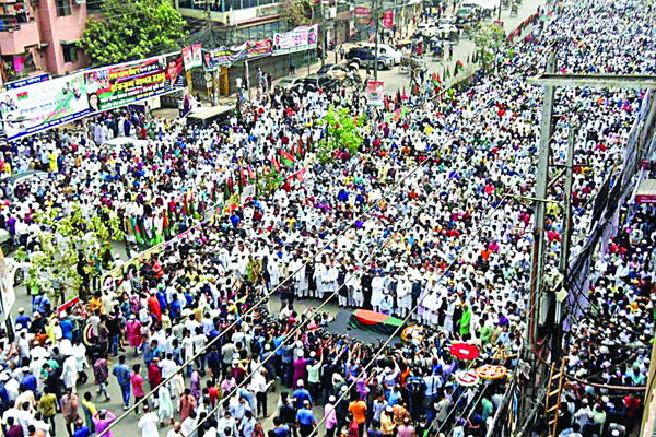মা-বাবার পাশে চিরনিদ্রায় শায়িত মওদুদ আহমদ