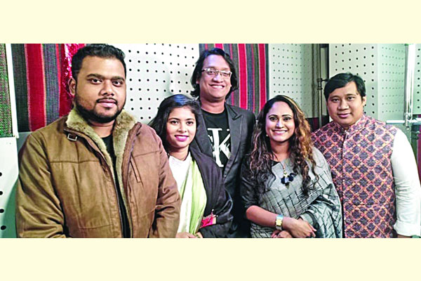 চার শিল্পীর কণ্ঠে একই গান