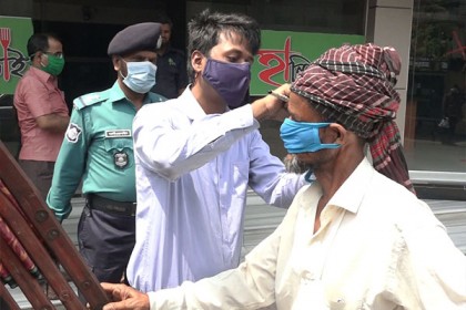 বরিশালে মাস্ক না পরায় ১৫ জনকে জরিমানা