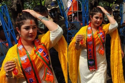 মাঝরাতে দলীয় কর্মীর কাছে ছুটে গেলেন শ্রাবন্তী
