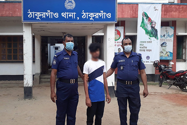 ফেসবুকে মোদির সফরবিরোধী স্ট্যাটাস দেওয়ায় কলেজছাত্র আটক

