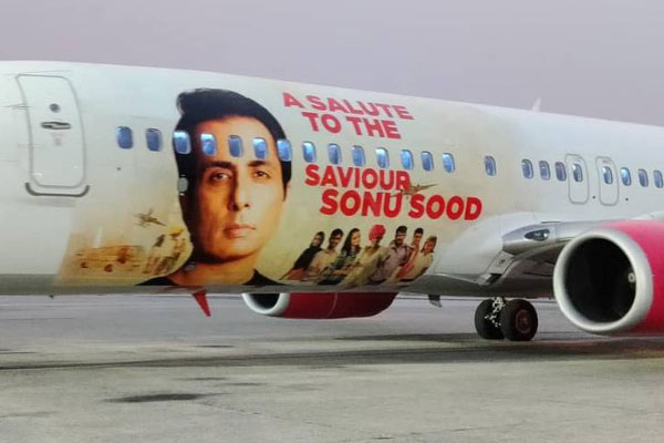 সোনুর ছবি বিমানের গায়ে লাগিয়ে সম্মাননা!